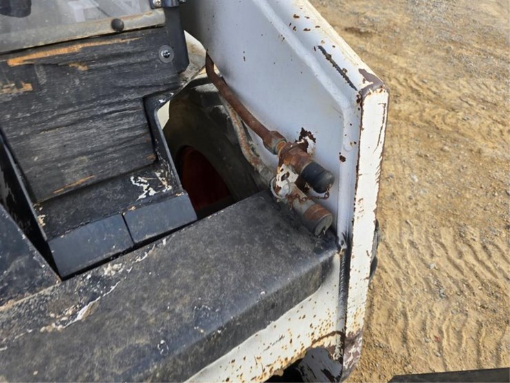 bobcat-743b-image-17