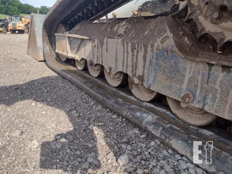 2019-bobcat-t740-image-25