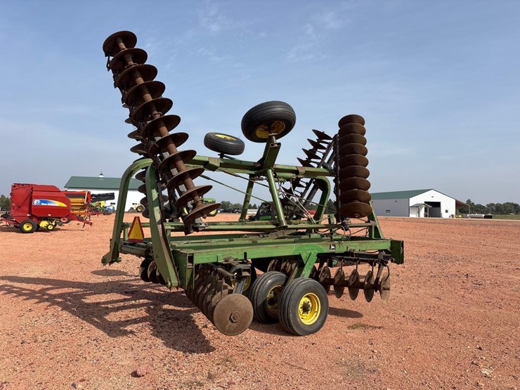 john-deere-235-image-5