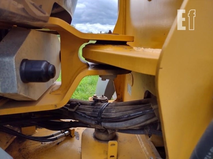 2017-deere-244kii-image-25