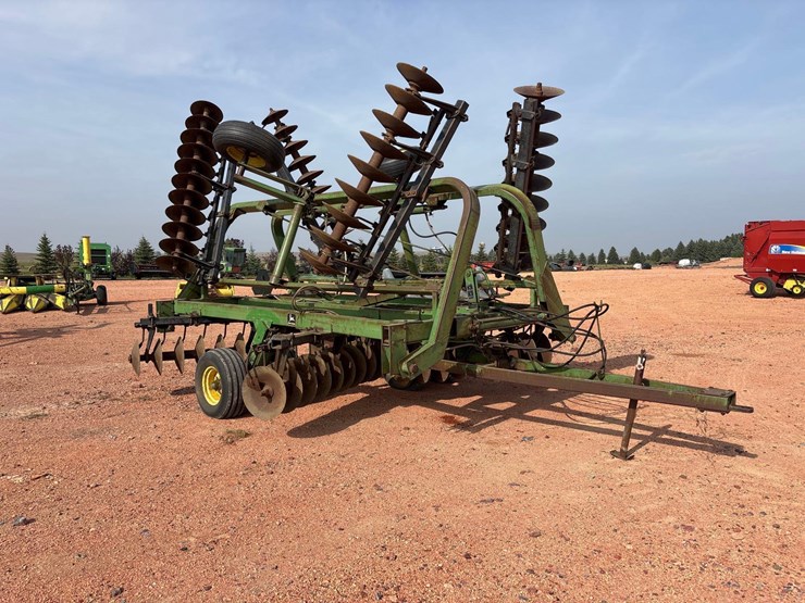 john-deere-235-image-3