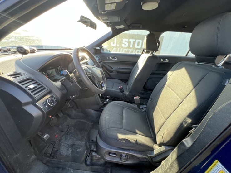 2017-ford-explorer-image-25