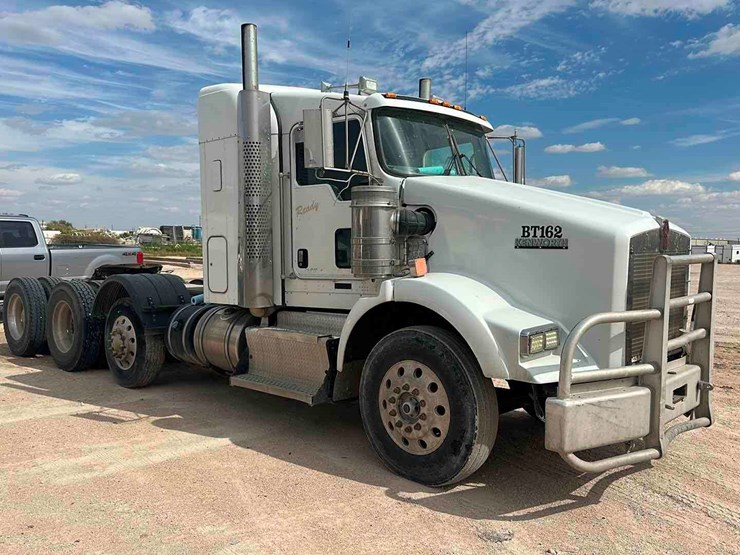 2012-kenworth-t800-image-2