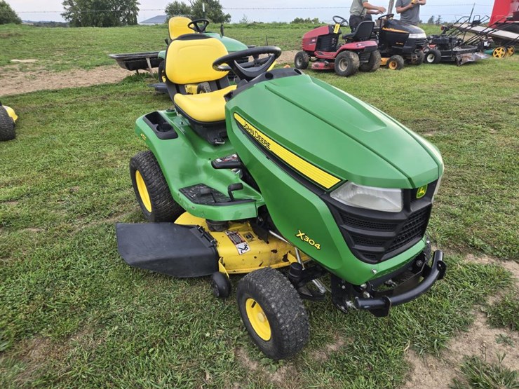 2014-john-deere-x304-image-1