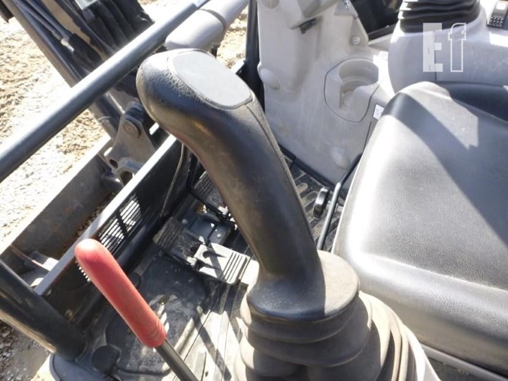 2022-deere-35g-image-11