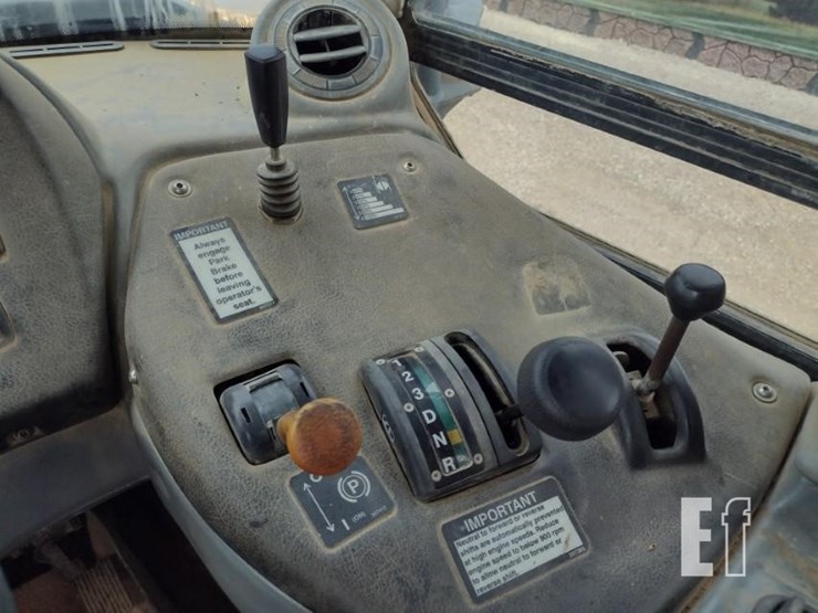 2005-deere-300d-image-9