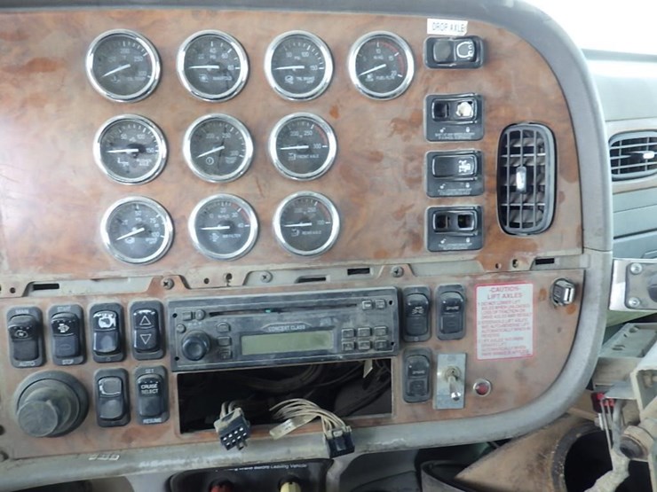 2008-peterbilt-367-image-27