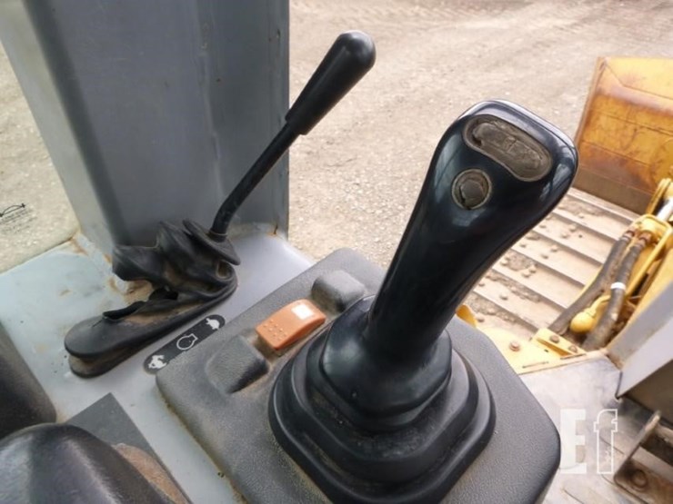 2005-caterpillar-d4g-xl-image-12