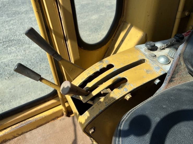 caterpillar-120-image-28