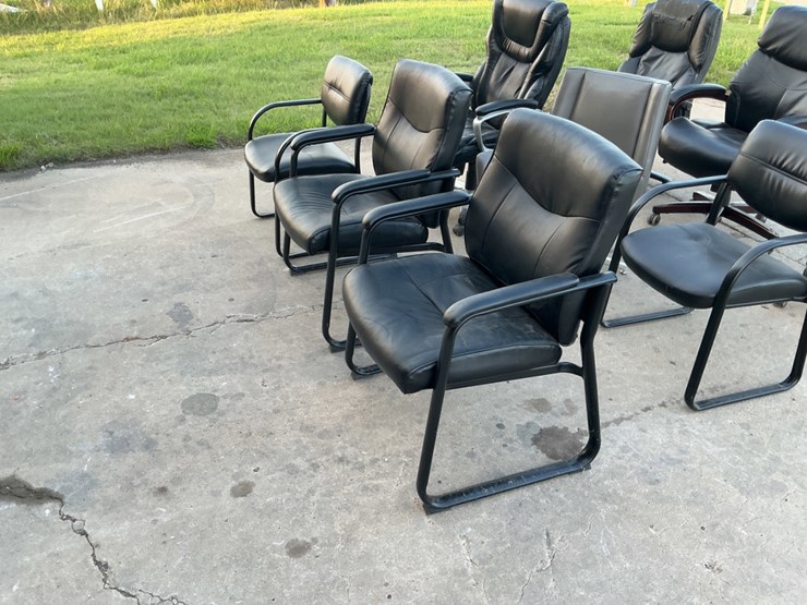 9-office-chairs-image-2