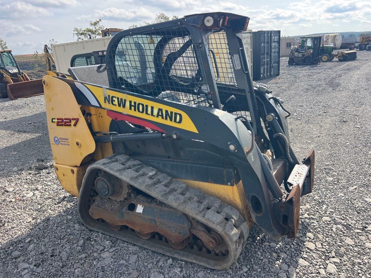 2015-new-holland-c227-image-3