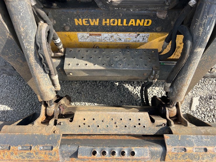 2022-new-holland-c327-image-13