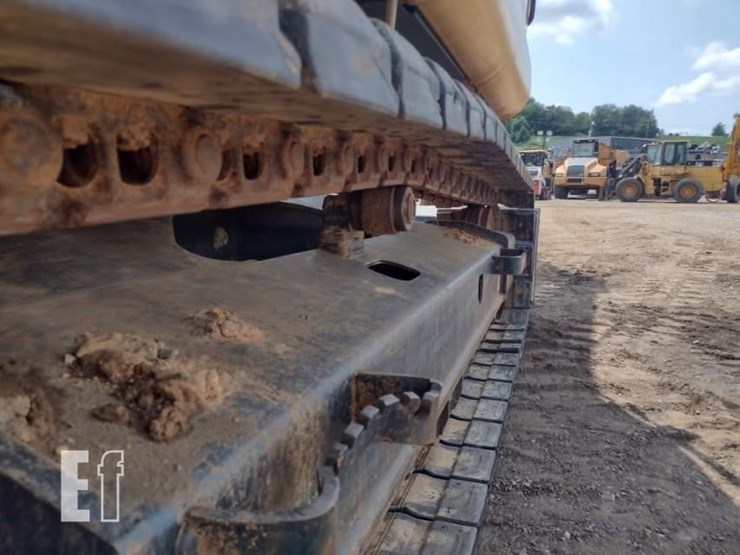 2019-deere-135g-image-39