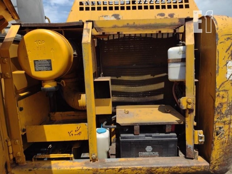 1992-deere-490e-image-43