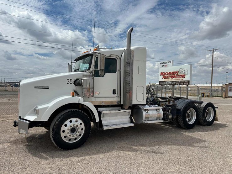 2019-kenworth-t800-image-1