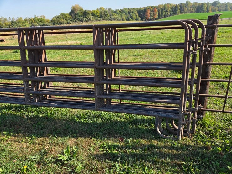 (4)-16'-corral-gates-image-4