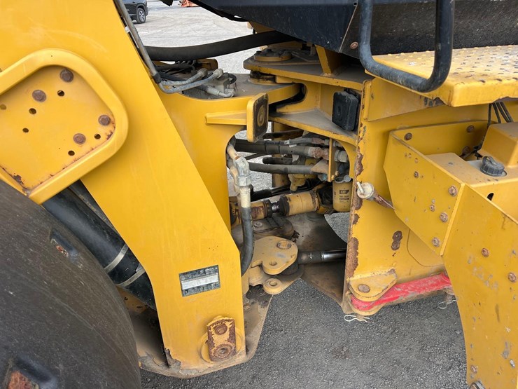 caterpillar-938k-image-11