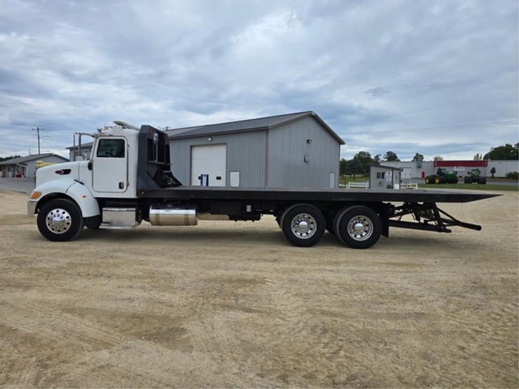 2006-peterbilt-335-image-2