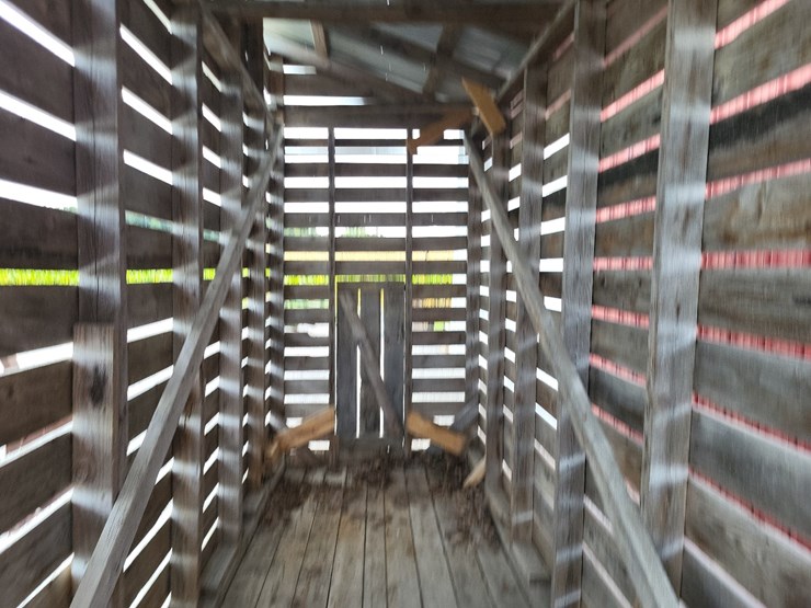 wood-corn-crib-w/steel-roof-image-8