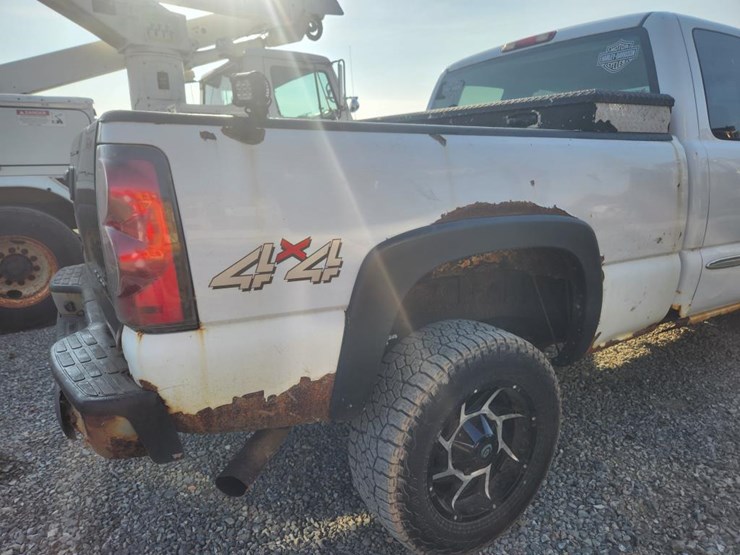 2006-chevrolet-2500-image-13