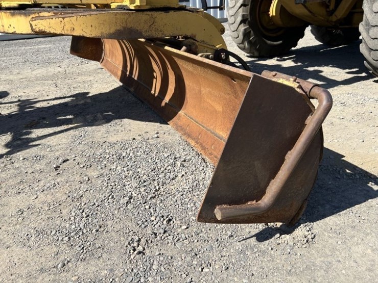 caterpillar-120-image-15