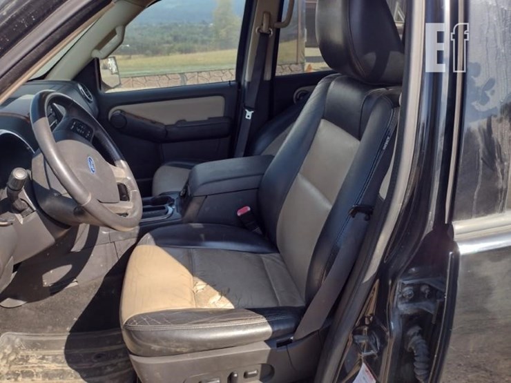 2010-ford-explorer-image-13