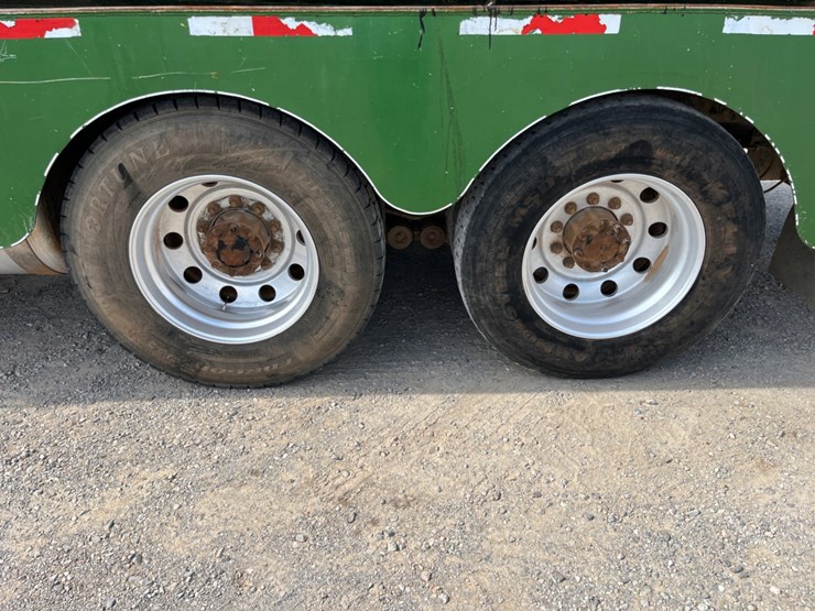 2013-peterbilt-388-image-15