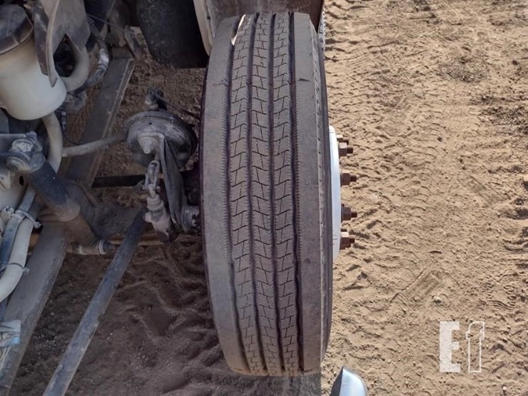 2013-ford-f650-xlt-image-15