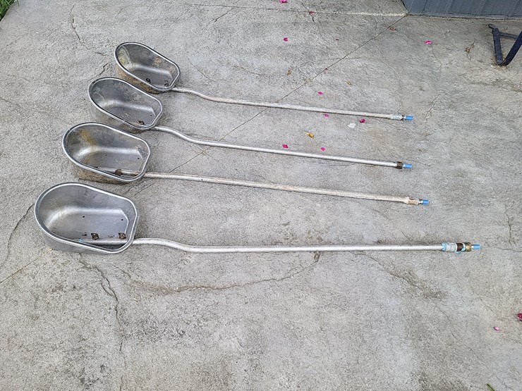 {4}-stainless-steel-hog-water-cups-w/nipples-image-8