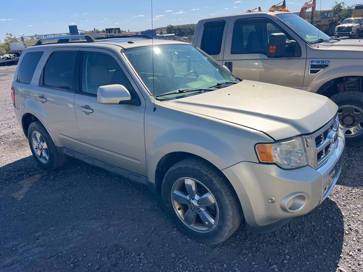 2011-ford-escape-image-2