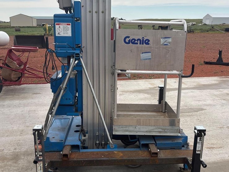 2000-genie-lift-image-1