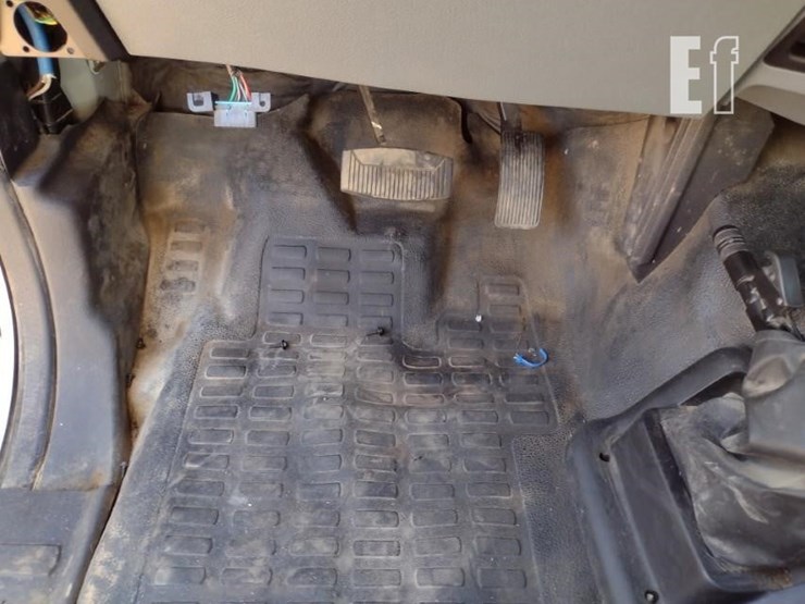 2015-ford-f650-image-11