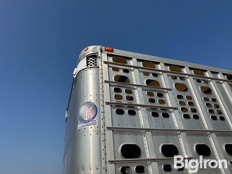 2002-wilson-livestock-trailer-image-14