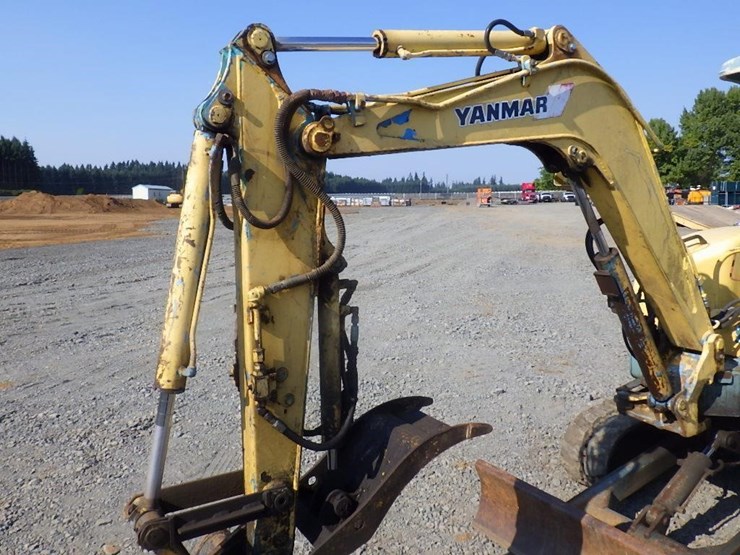 yanmar-vio30-image-12