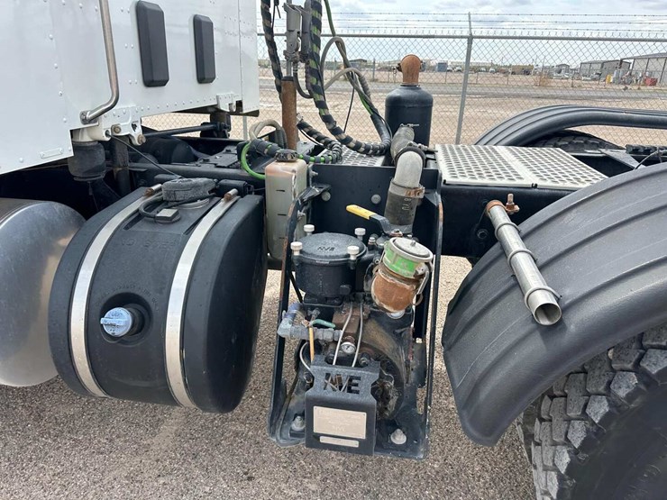 2018-kenworth-t880-image-2