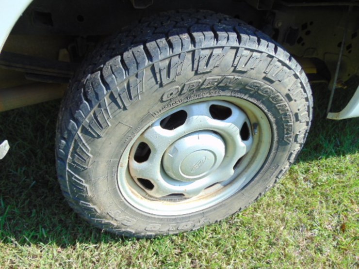 2013-ford-f150-xl-image-3