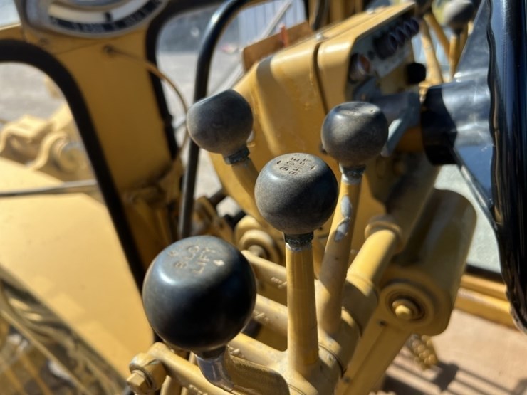 caterpillar-120-image-25