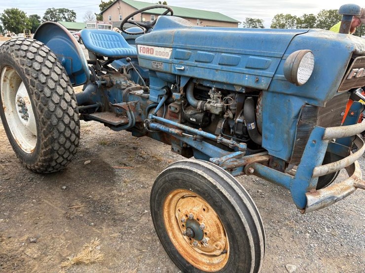 ford-2000-image-4