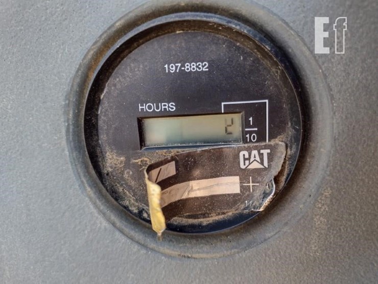 2004-caterpillar-420d-image-6
