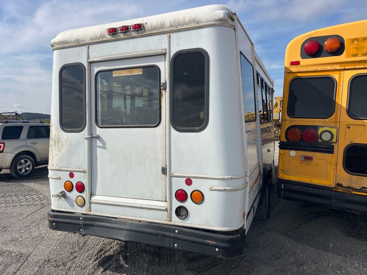 2006-ford-e450-image-4
