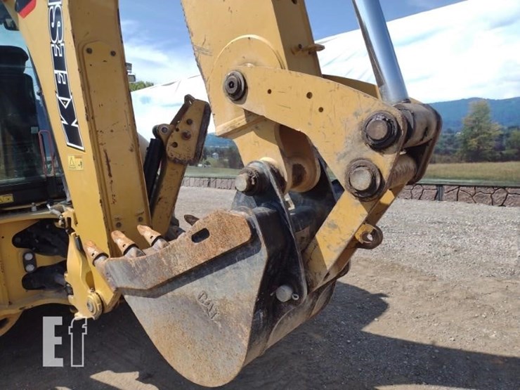 2015-caterpillar-420f-image-34