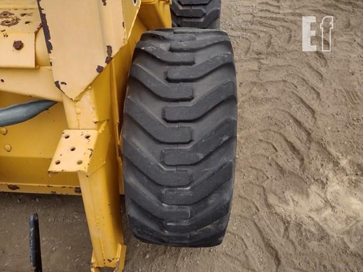 1986-deere-575-image-17