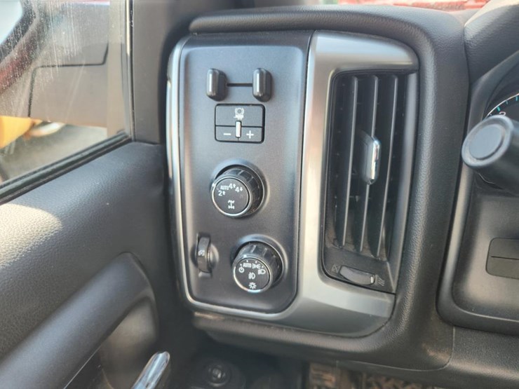 2018-chevrolet-silverado-image-46