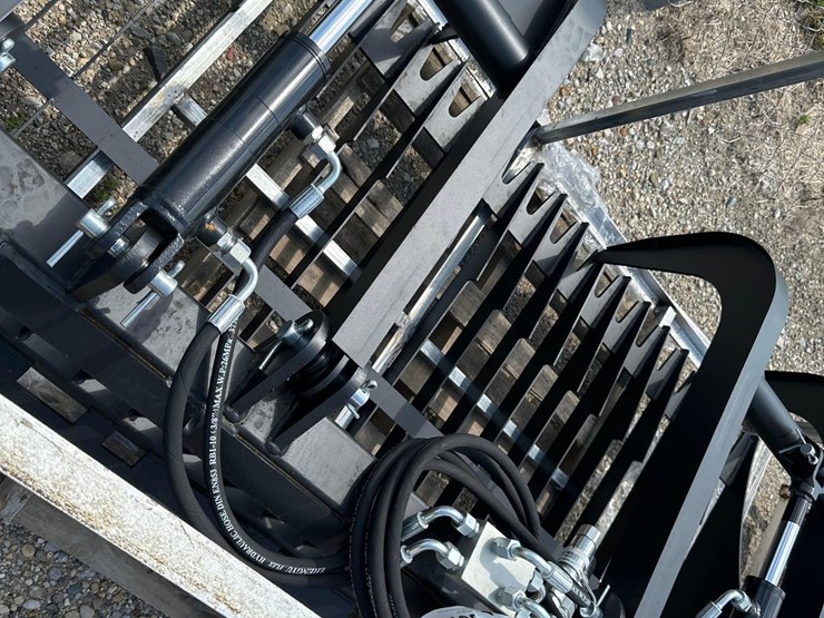 83"-skid-steer-rock-grapple-bucket-image-2