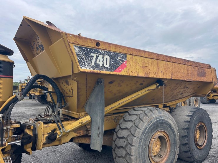 caterpillar-740-image-11