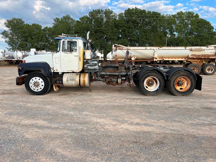 1992-mack-rd688s-image-7
