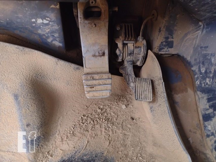 2005-deere-300d-image-8