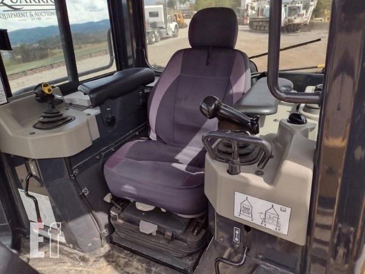 2017-komatsu-d39px-24-image-15