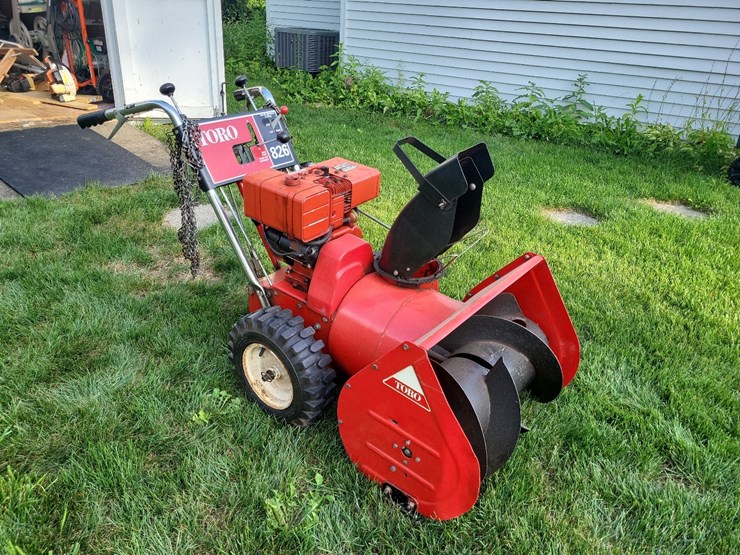 toro-826-walk-behind-snowblower-image-1