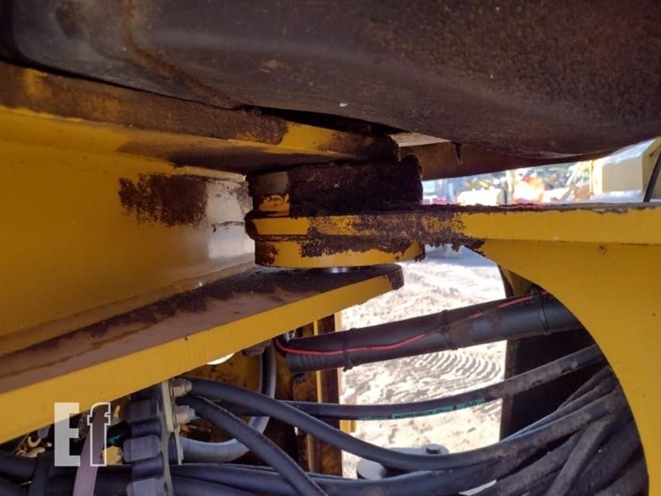 2003-deere-444h-image-29